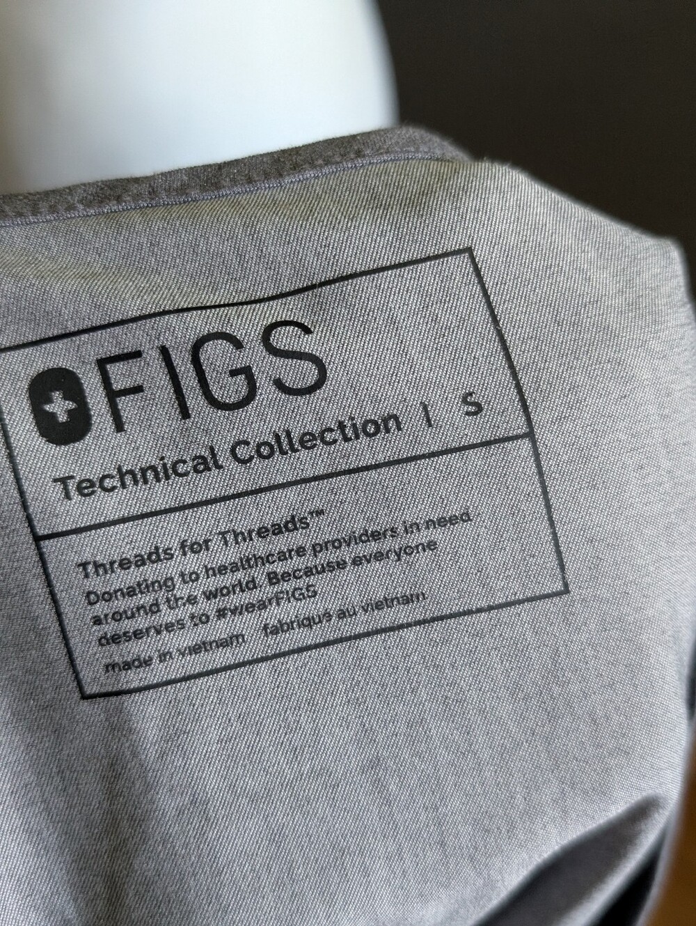 FIGS Technical Collection Casma V-Neck Scrub Top Heather Charcoal Gray Size Smal - Picture 5 of 5